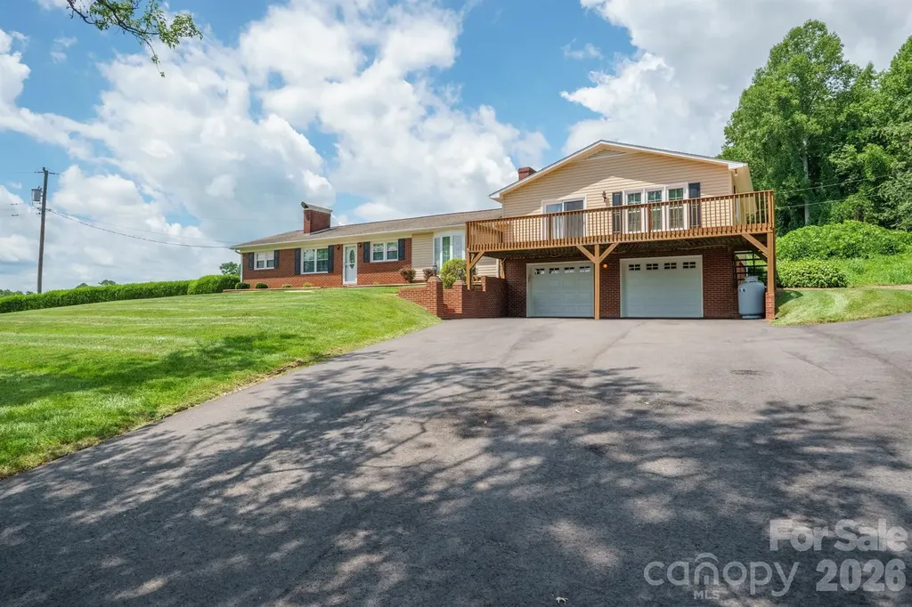 2053 Boiling Springs Road Purlear NC 28665