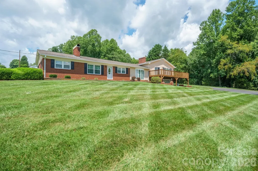 2053 Boiling Springs Road Purlear NC 28665