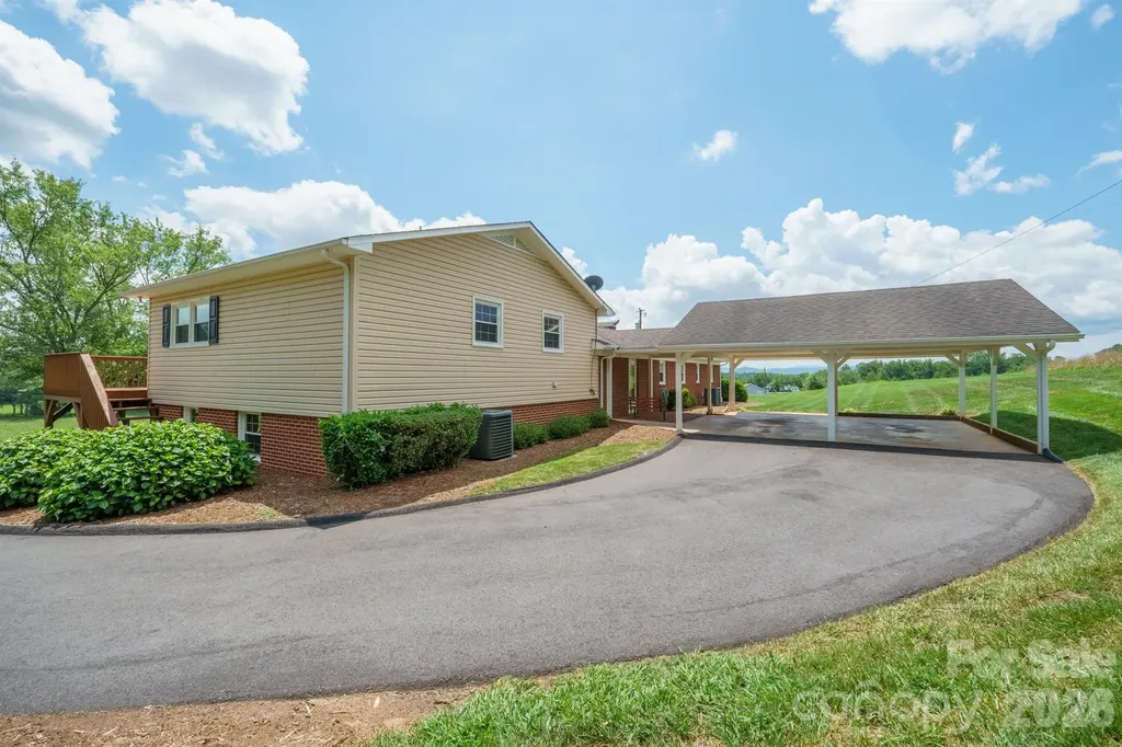 2053 Boiling Springs Road Purlear NC 28665
