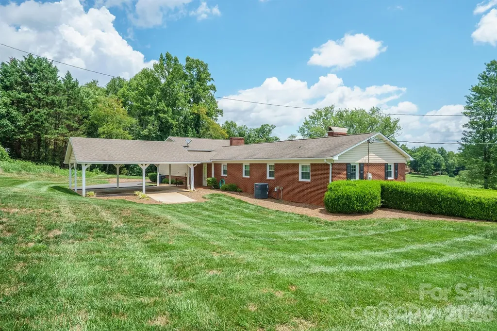 2053 Boiling Springs Road Purlear NC 28665
