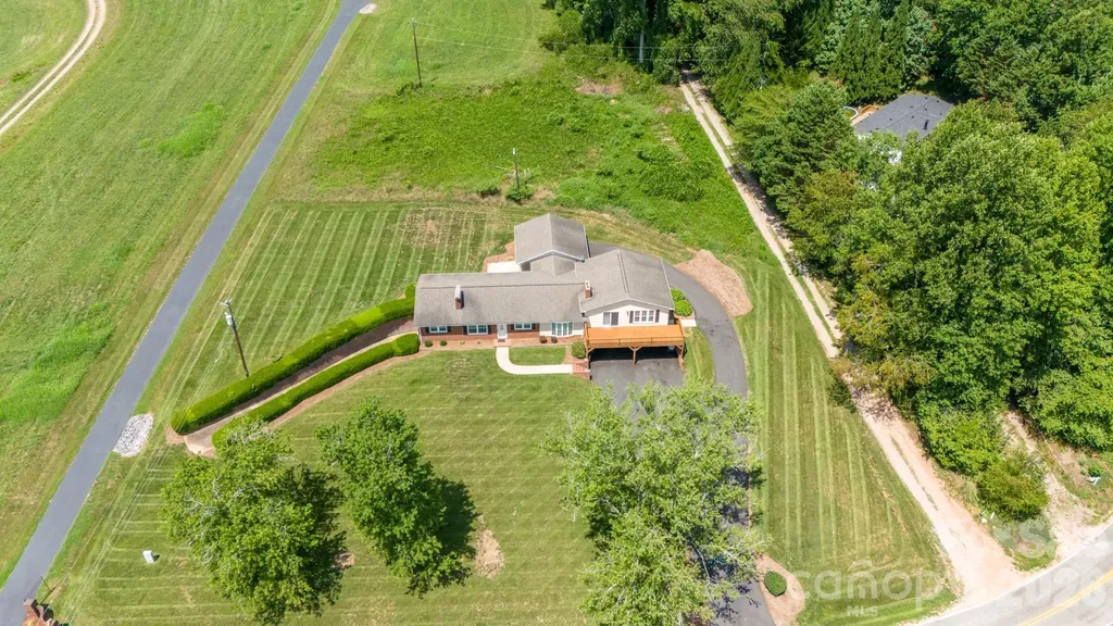 2053 Boiling Springs Road Purlear NC 28665