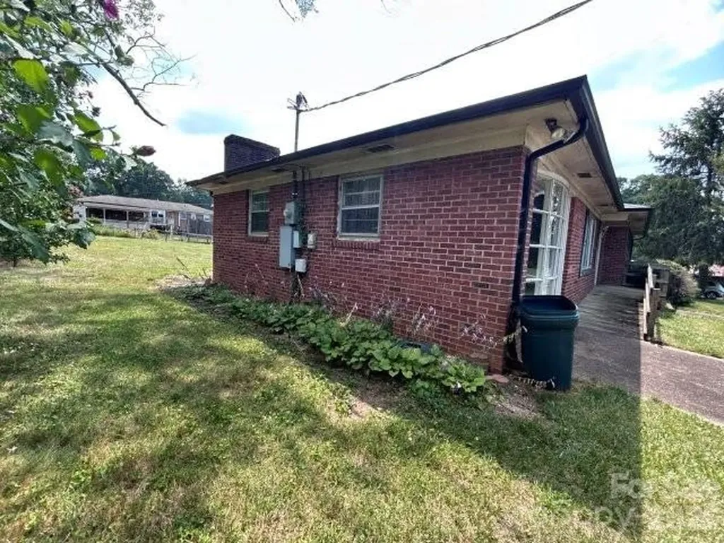 3196 Westview Street Valdese NC 28690