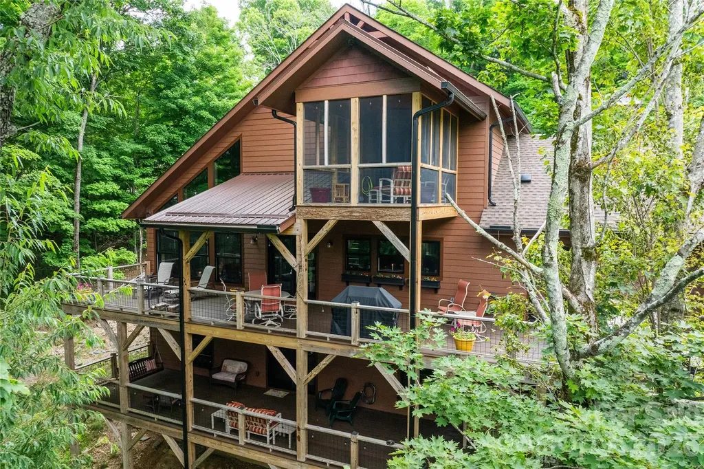 1009 Larkspur Trail Banner Elk NC 28604