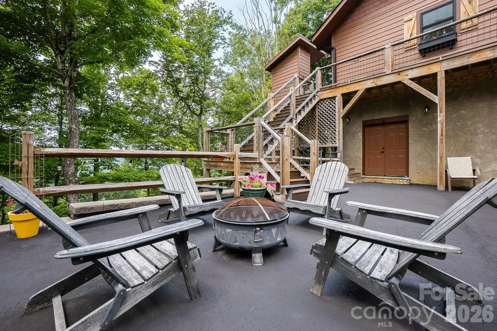 1009 Larkspur Trail Banner Elk NC 28604