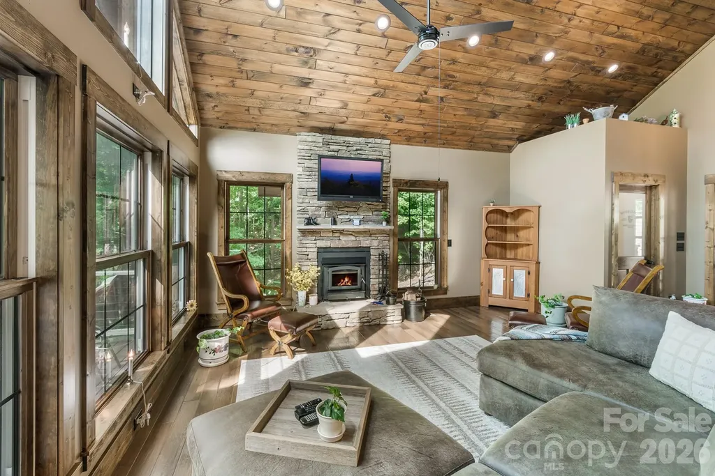 1009 Larkspur Trail Banner Elk NC 28604