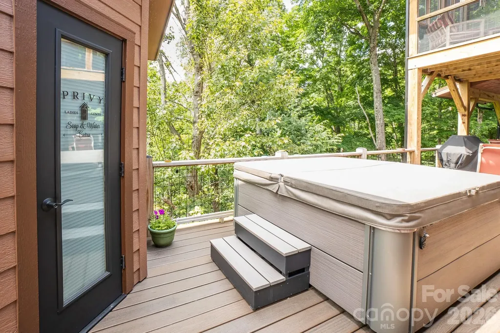 1009 Larkspur Trail Banner Elk NC 28604