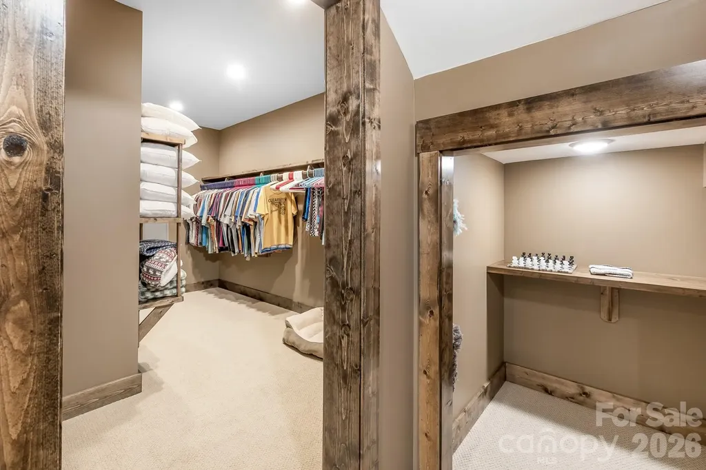 1009 Larkspur Trail Banner Elk NC 28604