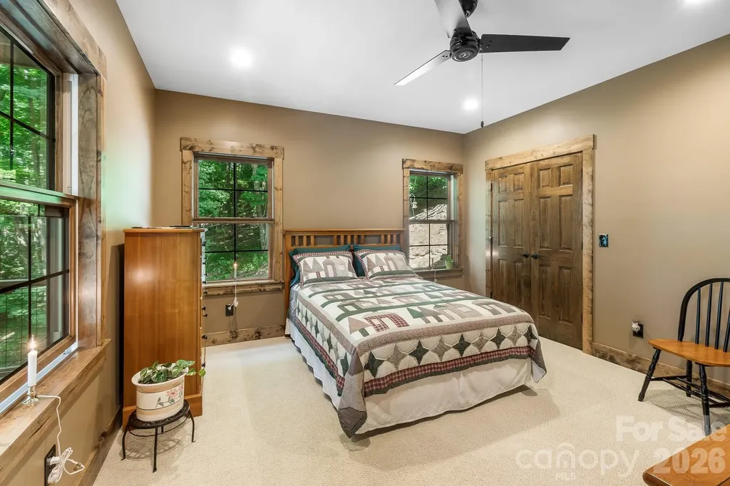 1009 Larkspur Trail Banner Elk NC 28604