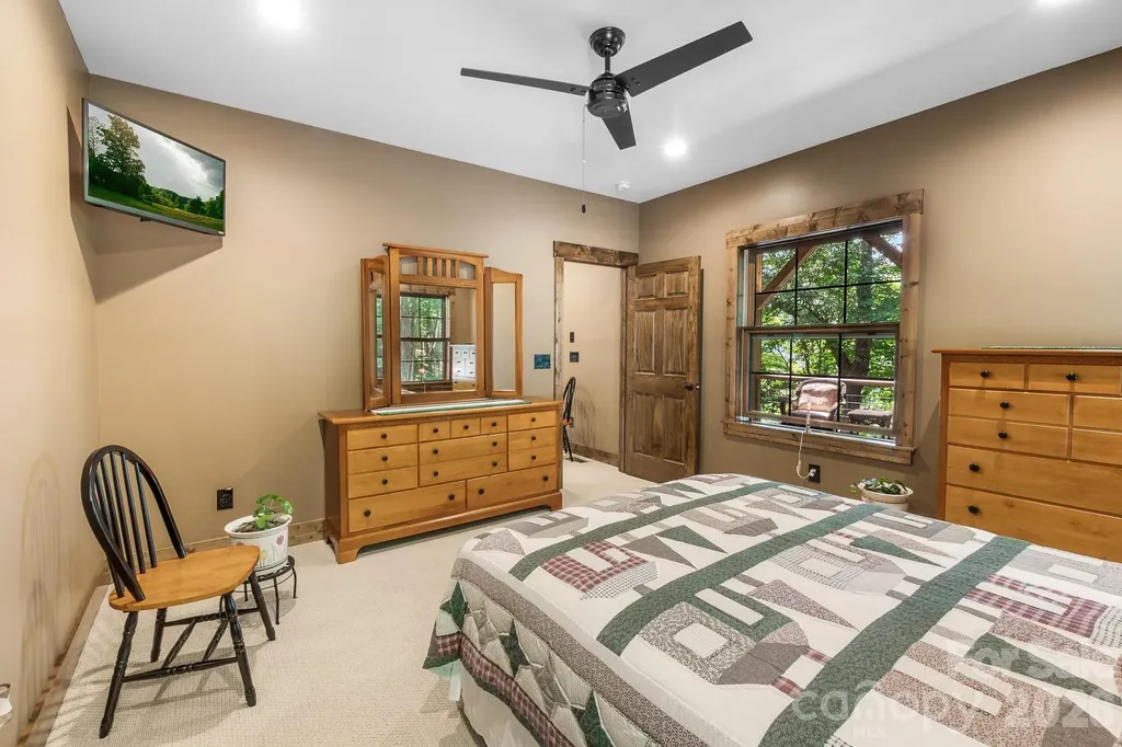 1009 Larkspur Trail Banner Elk NC 28604