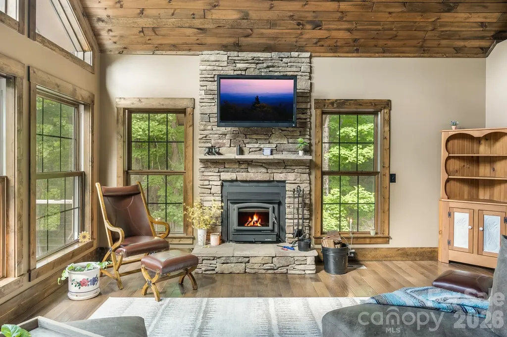 1009 Larkspur Trail Banner Elk NC 28604