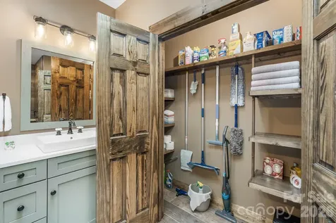 1009 Larkspur Trail Banner Elk NC 28604