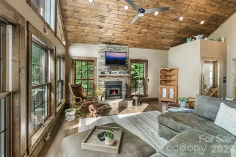 1009 Larkspur Trail Banner Elk NC 28604