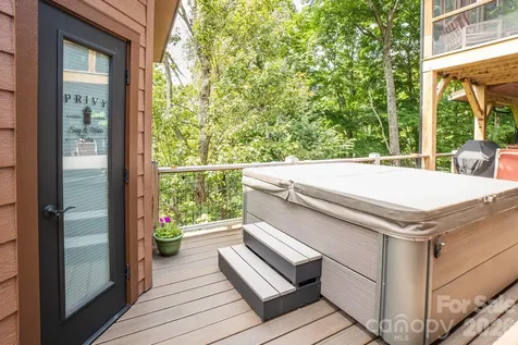 1009 Larkspur Trail Banner Elk NC 28604