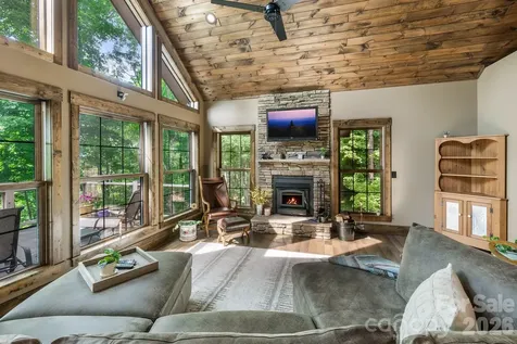 1009 Larkspur Trail Banner Elk NC 28604