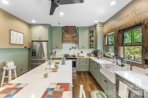 1009 Larkspur Trail Banner Elk NC 28604