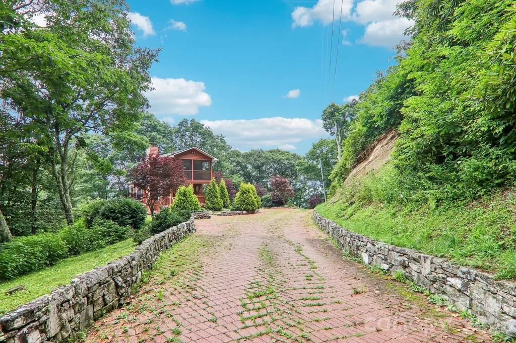 156 Simpson Lane Maggie Valley NC 28751