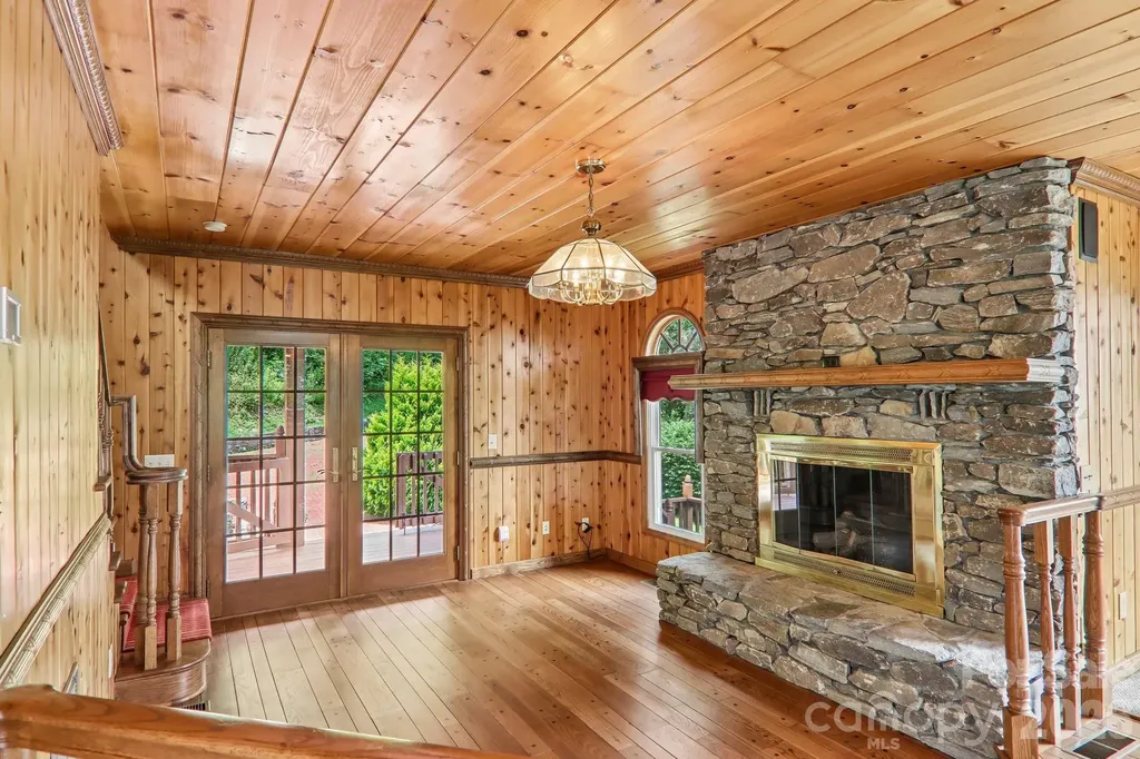 156 Simpson Lane Maggie Valley NC 28751