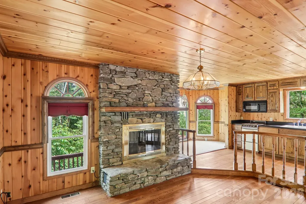 156 Simpson Lane Maggie Valley NC 28751