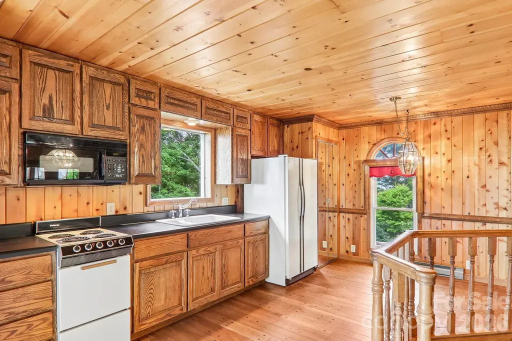 156 Simpson Lane Maggie Valley NC 28751