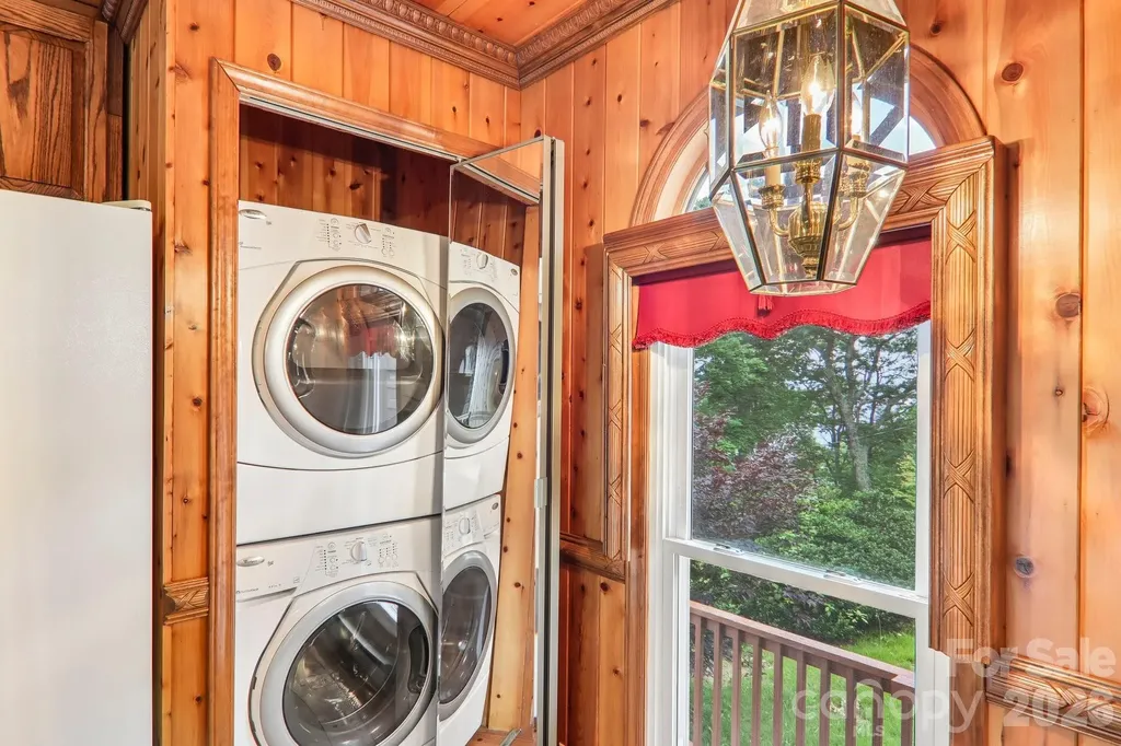 156 Simpson Lane Maggie Valley NC 28751