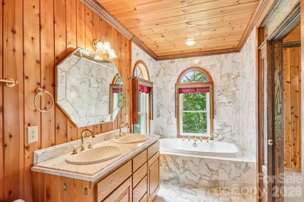 156 Simpson Lane Maggie Valley NC 28751
