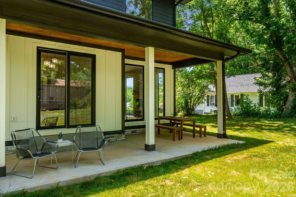 211 Ruby Avenue Black Mountain NC 28711