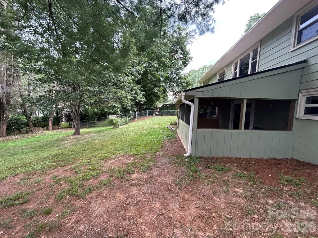 28 S College Street Weaverville NC 28787