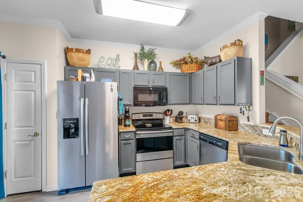 2713 Mill Valley Court Matthews NC 28105