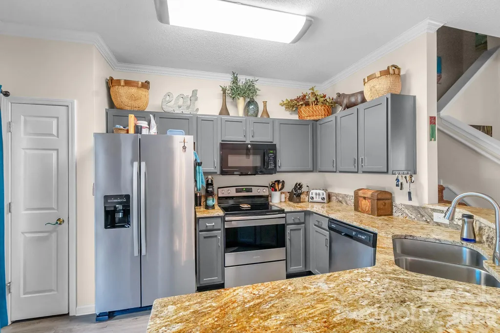 2713 Mill Valley Court Matthews NC 28105