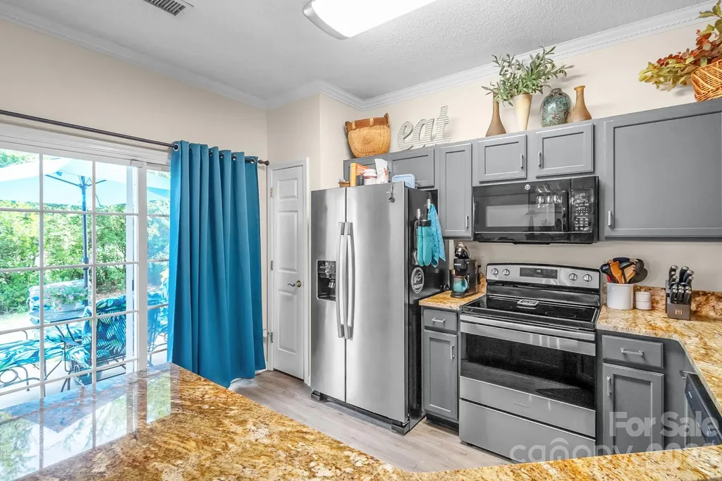 2713 Mill Valley Court Matthews NC 28105
