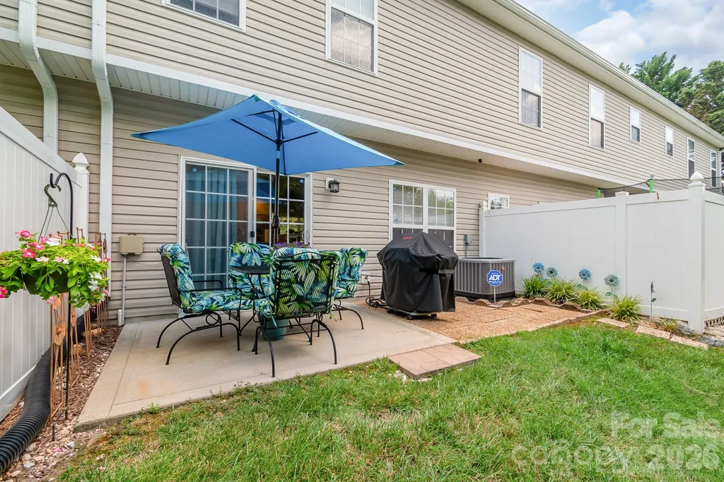 2713 Mill Valley Court Matthews NC 28105