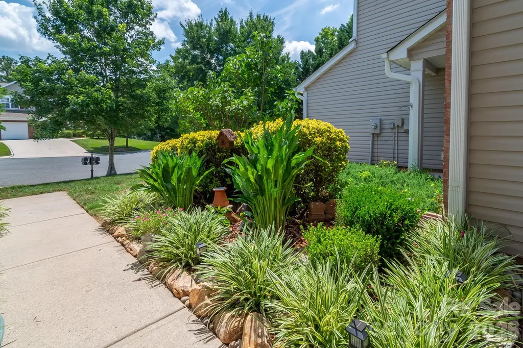 2713 Mill Valley Court Matthews NC 28105