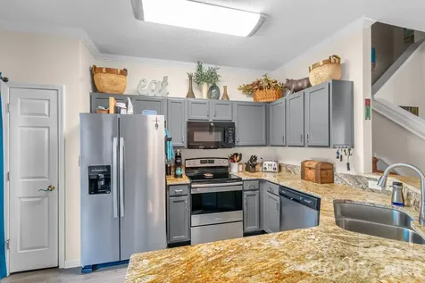 2713 Mill Valley Court Matthews NC 28105