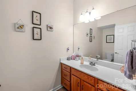 2713 Mill Valley Court Matthews NC 28105
