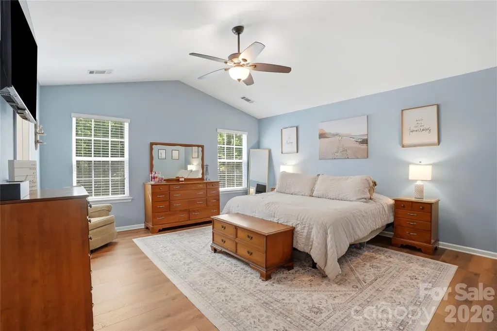 9428 Quilting Bee Lane Charlotte NC 28216