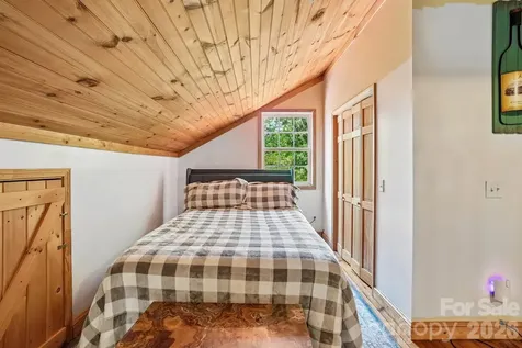 61 Misty Hill Lane Franklin NC 28734