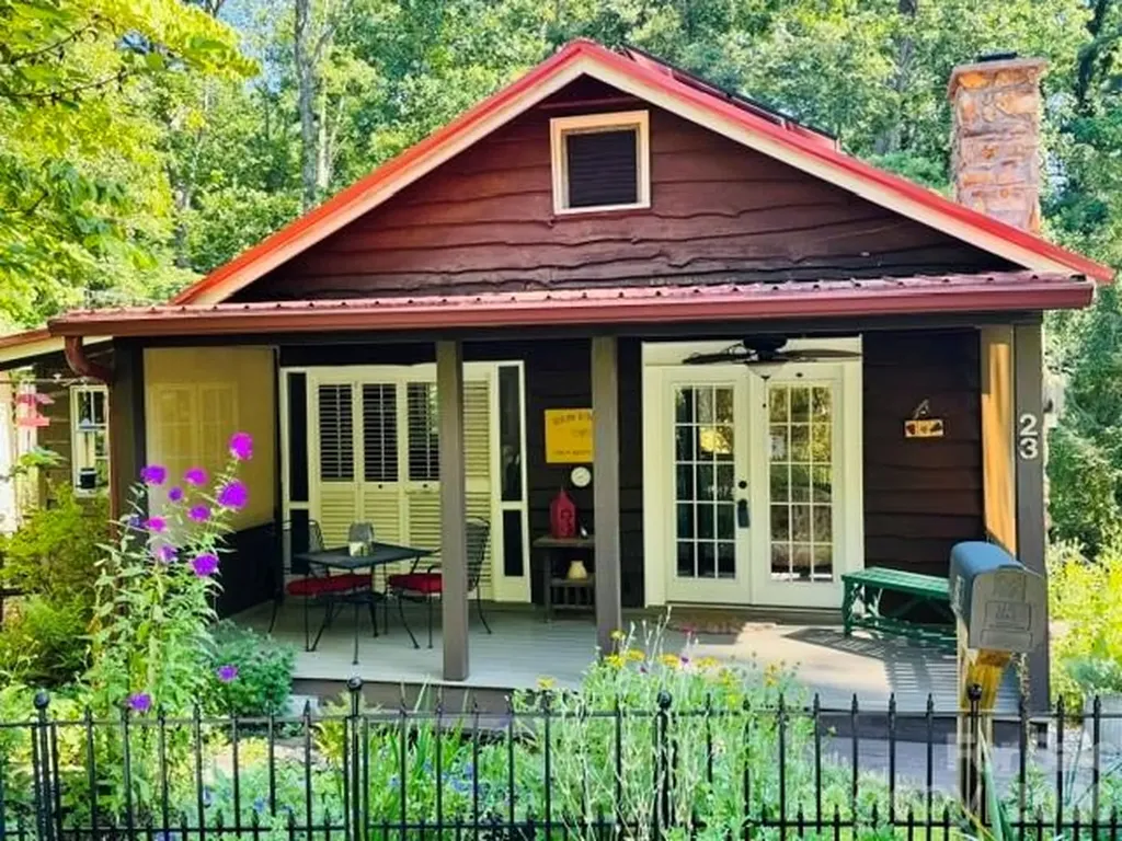 Hendersonville NC, 23 Leatherwood Lane
