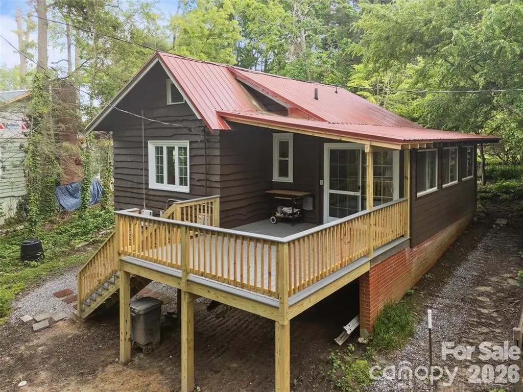 23 Leatherwood Lane Hendersonville NC 28739