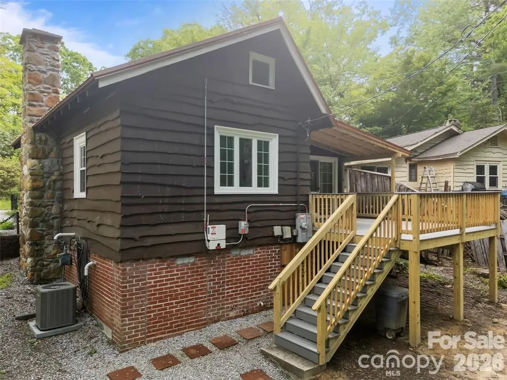 23 Leatherwood Lane Hendersonville NC 28739