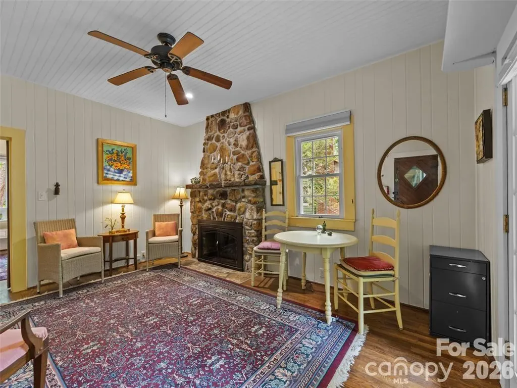 23 Leatherwood Lane Hendersonville NC 28739