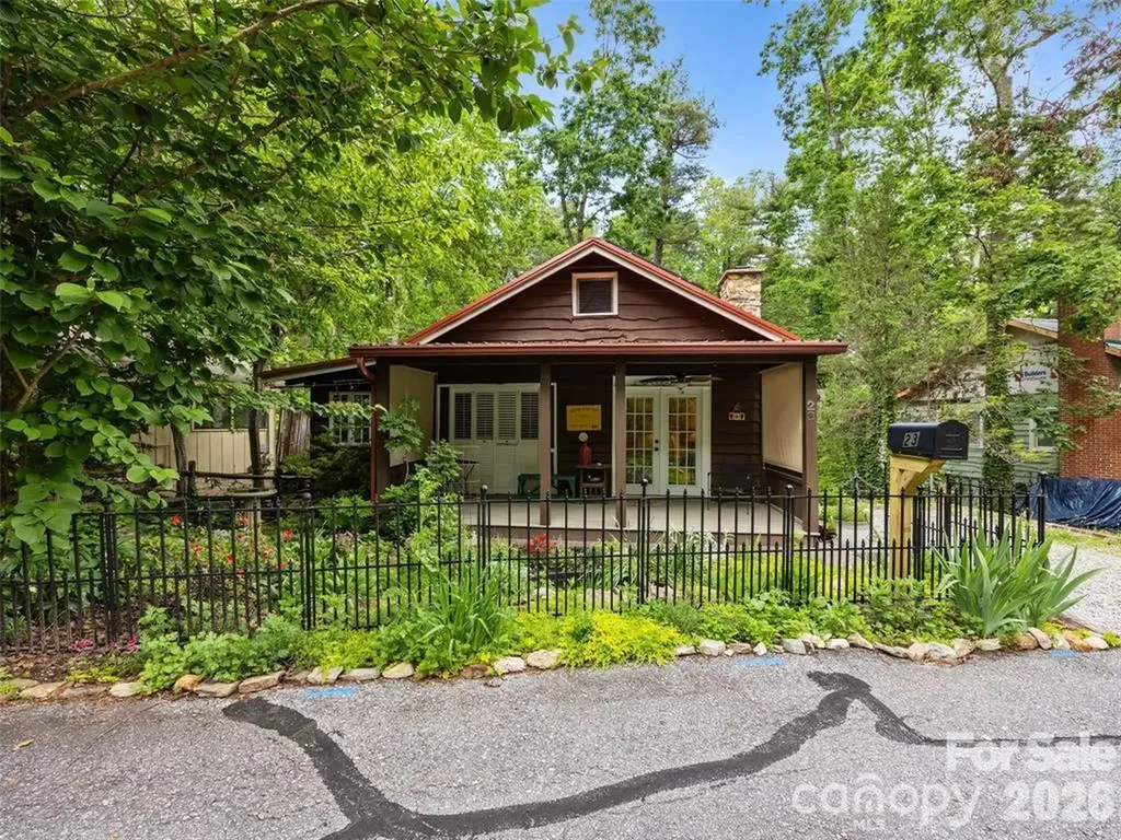 23 Leatherwood Lane Hendersonville NC 28739