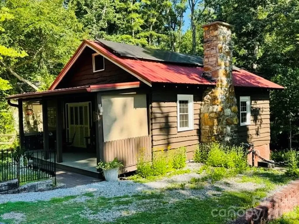 23 Leatherwood Lane Hendersonville NC 28739