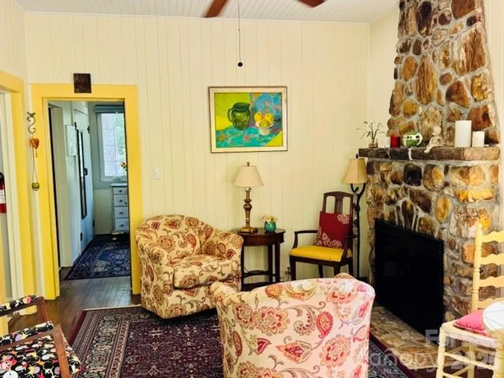 23 Leatherwood Lane Hendersonville NC 28739