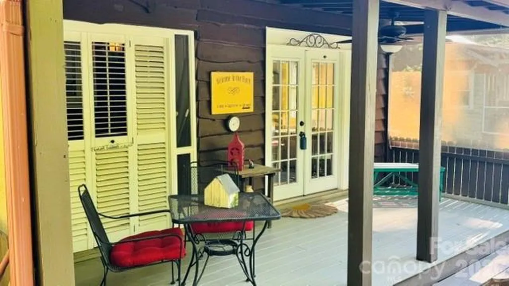 23 Leatherwood Lane Hendersonville NC 28739