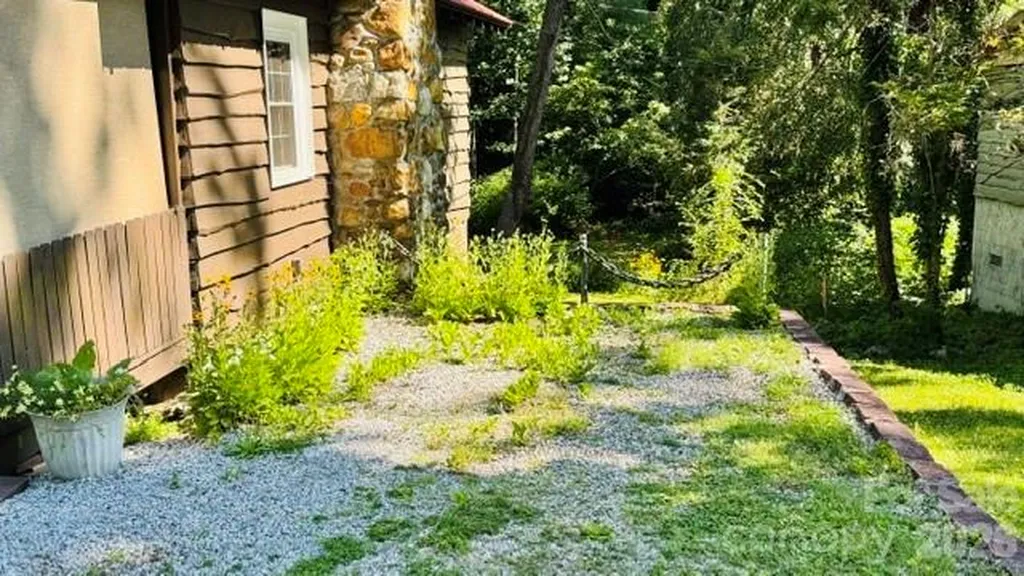 23 Leatherwood Lane Hendersonville NC 28739