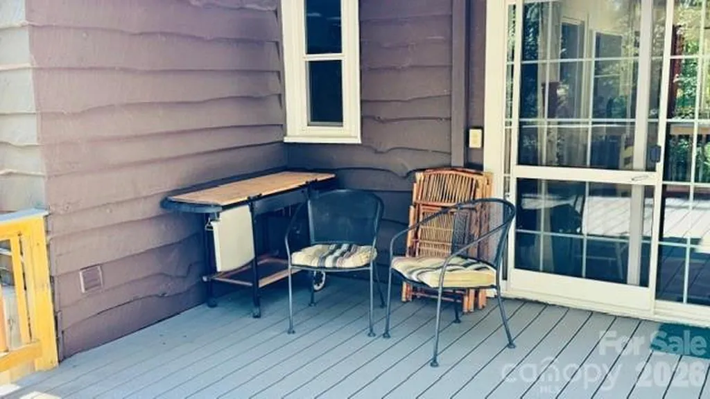 23 Leatherwood Lane Hendersonville NC 28739