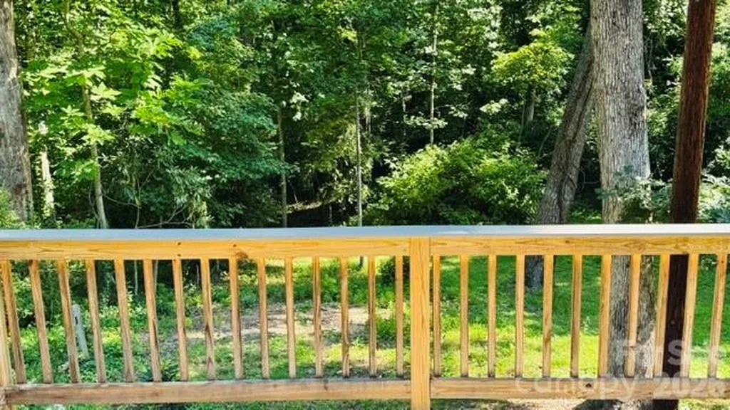 23 Leatherwood Lane Hendersonville NC 28739