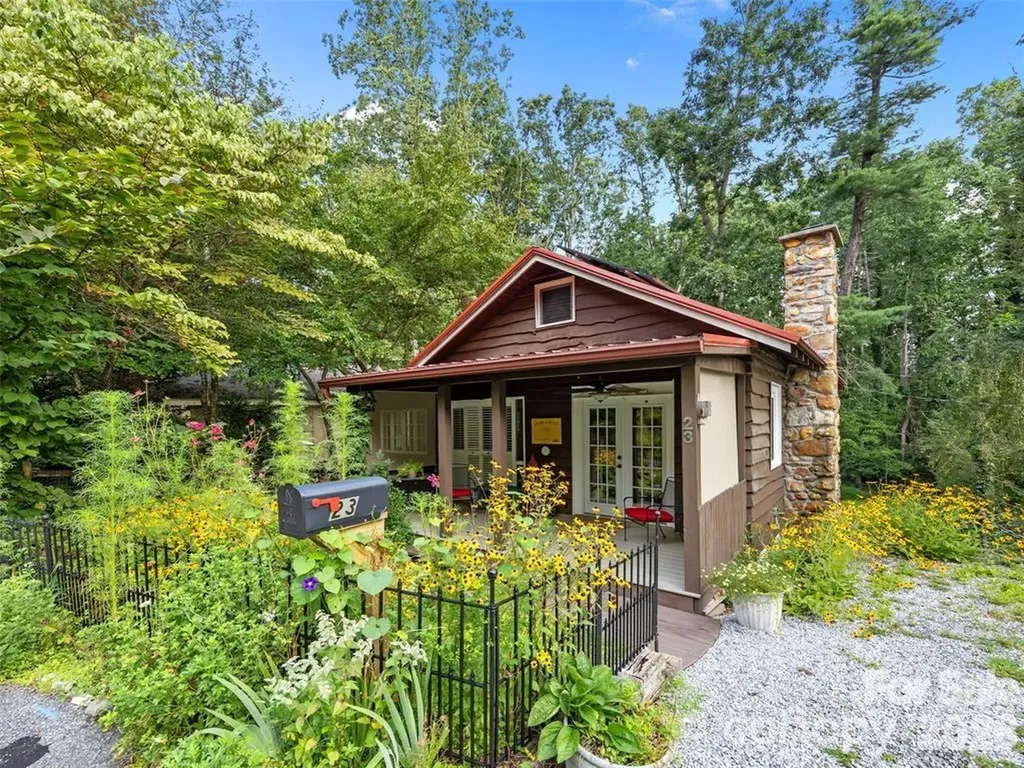 23 Leatherwood Lane Hendersonville NC 28739