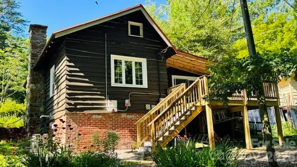 23 Leatherwood Lane Hendersonville NC 28739