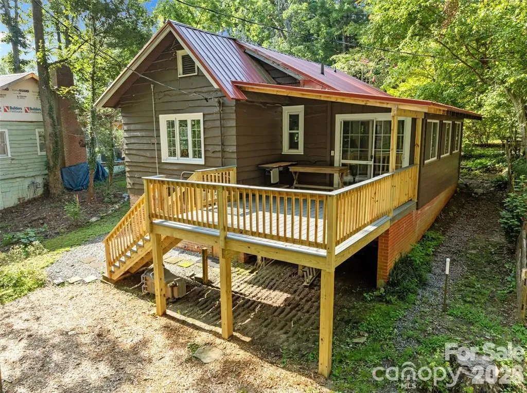 23 Leatherwood Lane Hendersonville NC 28739